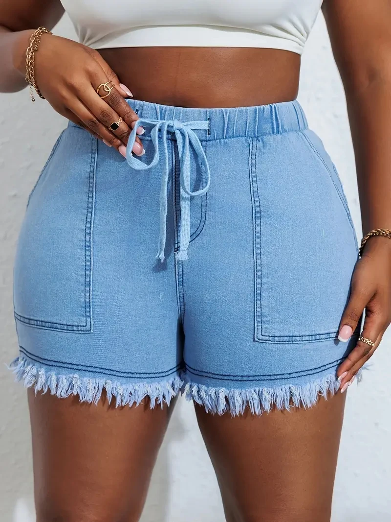 Pantaloncini di jeans taglie forti da donna con cintura elastica ad alta elasticità e stile nappa, jeans alla moda e versatili