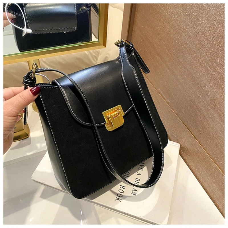 

High-end stylish niche women's handbag, new autumn and winter underarm small bag, versatile shoulder bag
