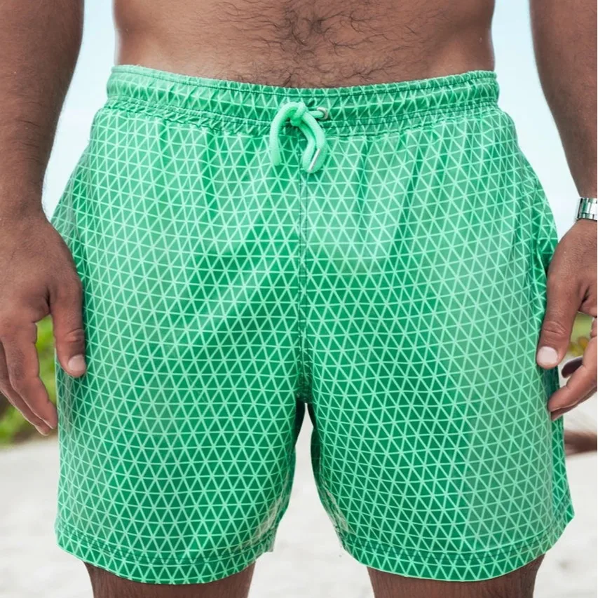 Nieuwe dikke kleurveranderende zwembroek heren groot formaat sneldrogende strandshorts temperatuurgevoelige zwemkleding plus UV-bescherming