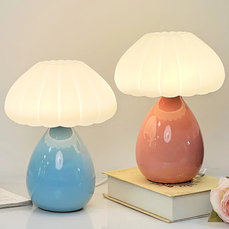 

Table lamp, bedroom bedside lamp 2025 new creative lamp, color light luxury high-end atmosphere lamp, mushroom lamp