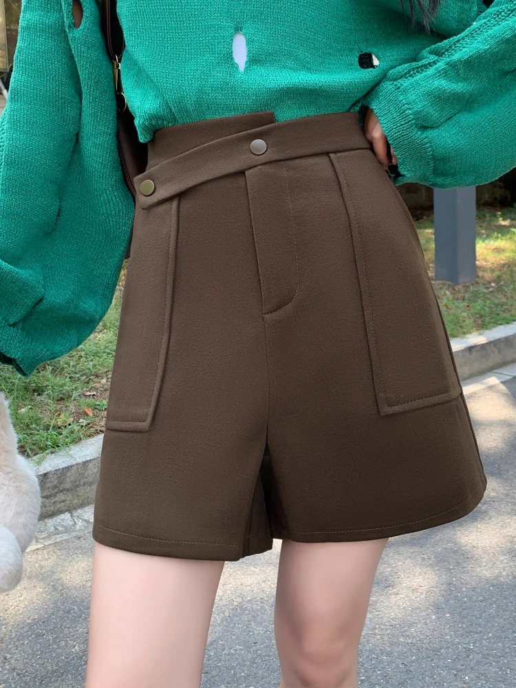 Shorts de perna larga de lã irregular para mulheres no outono e inverno 2025 novo bolso de cintura alta emagrecimento calças curtas linha A