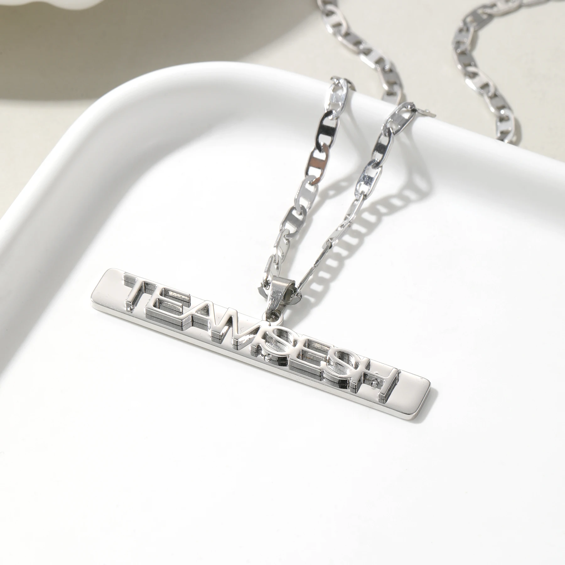 

Персонализированное 3D ожерелье с буквами из нержавеющей стали, посеребренный прямоугольный кулон, плоская цепочка с индивидуальным текстом, Рождественский подарок для женщин