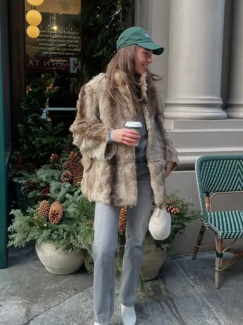 

Роскошная укороченная куртка из искусственного меха для женщин, теплая зимняя модель с отложным воротником, элегантное свободное пальто в уличном стиле с длинными рукавами, новая модная верхняя одежда 2025 года