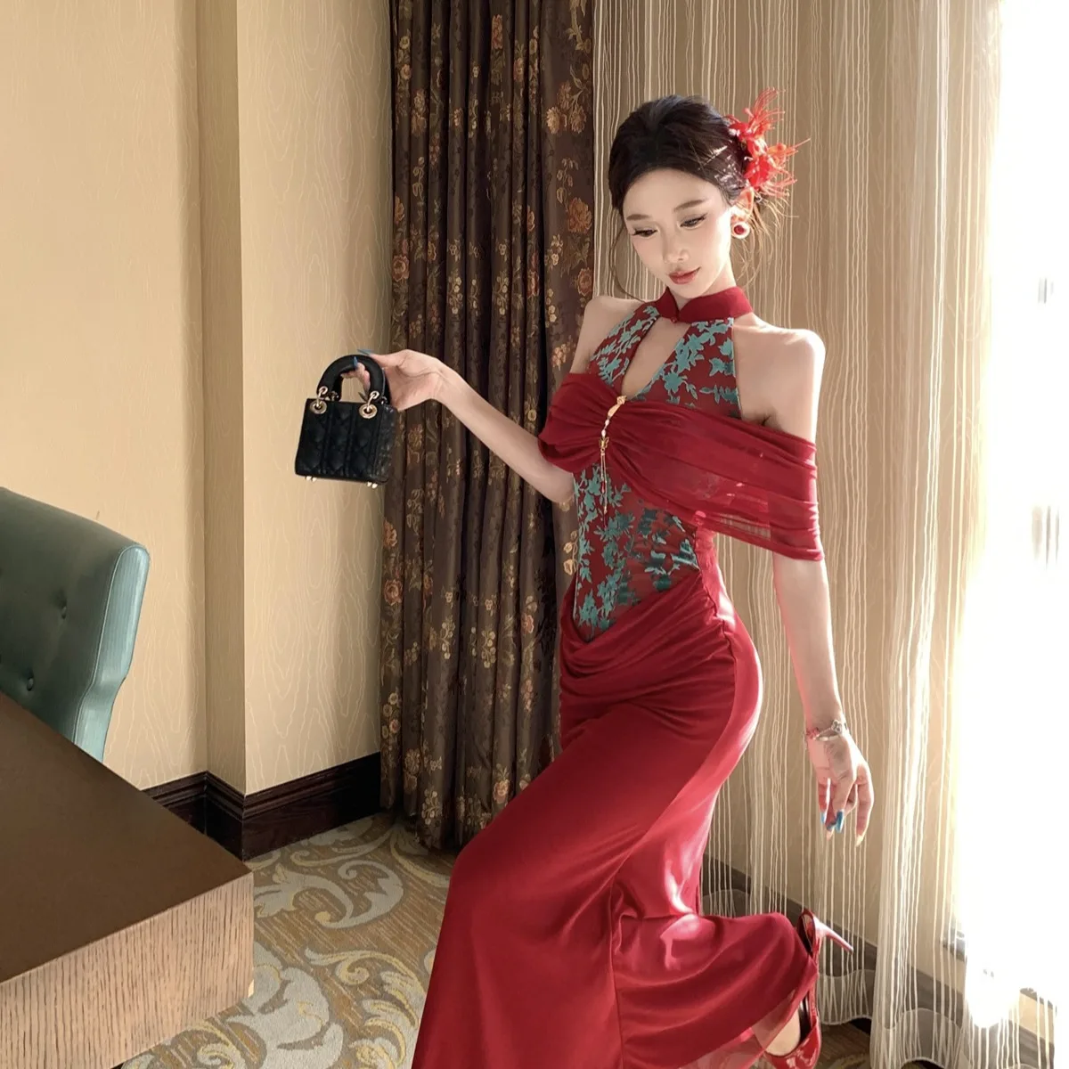 Vestido Longo de Veludo com Efeito Emaecedor, Estilo Chinês, Gola Alta, Saia em Cauda de Peixe com Cintura Ajustável para M...