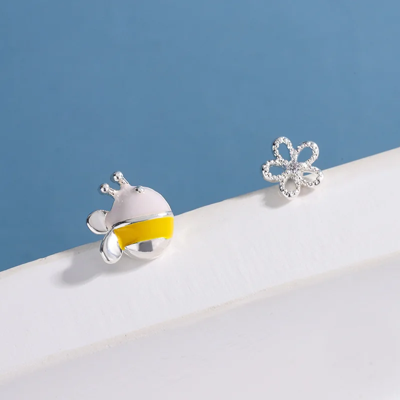 

925 Pure Silver Stud Earrings Fashionable Charming Cute Bees Flowers Asymmetrical Design Simple Korean Style Earrings for Women