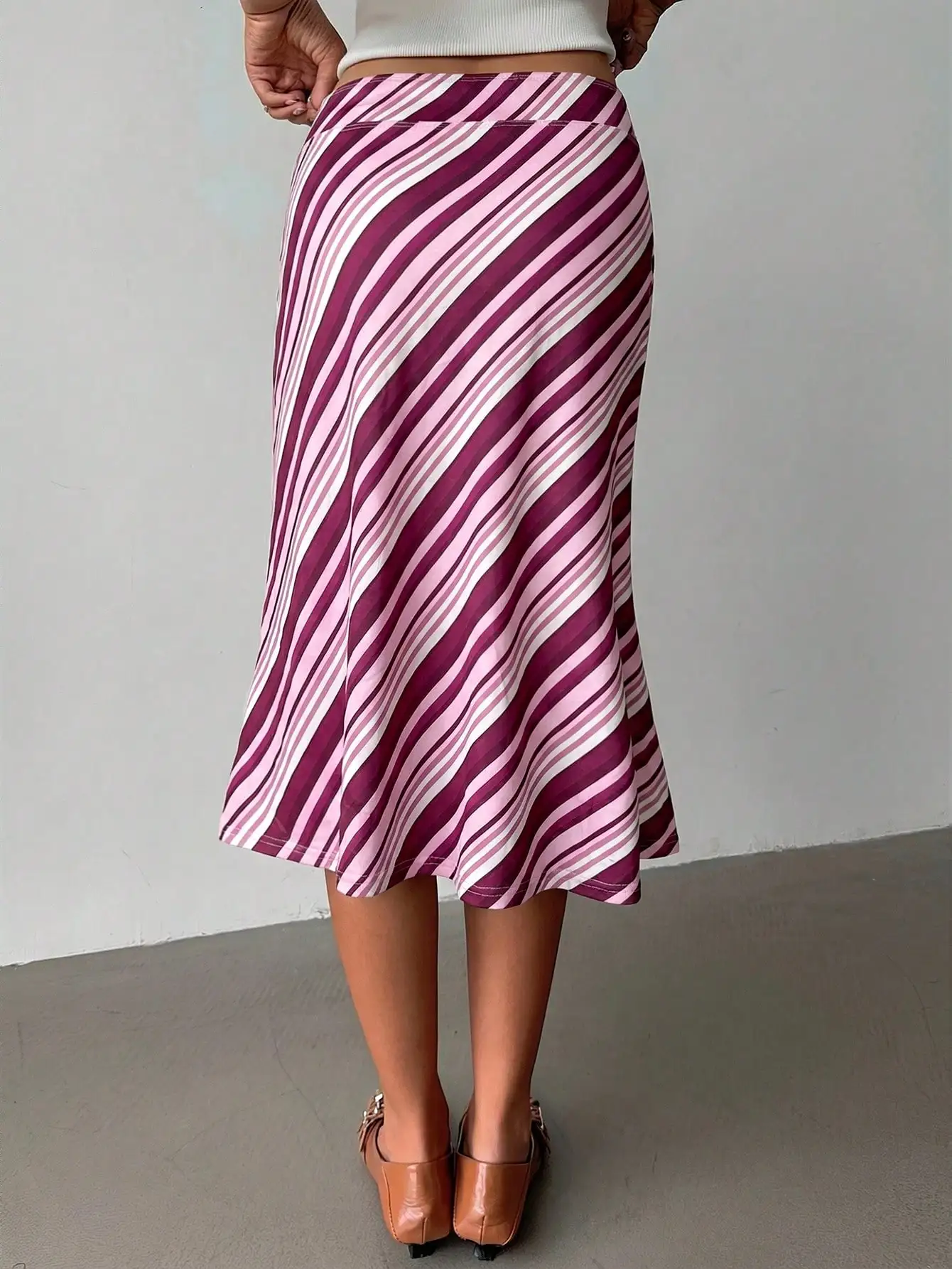 Aloruh Women's Fashionable & Elegant Yellow Striped Asymmetric Super Low Waist Twill Knee-Length Bodycon Flared Skirt, Suitable For Vacation & Daily Wear