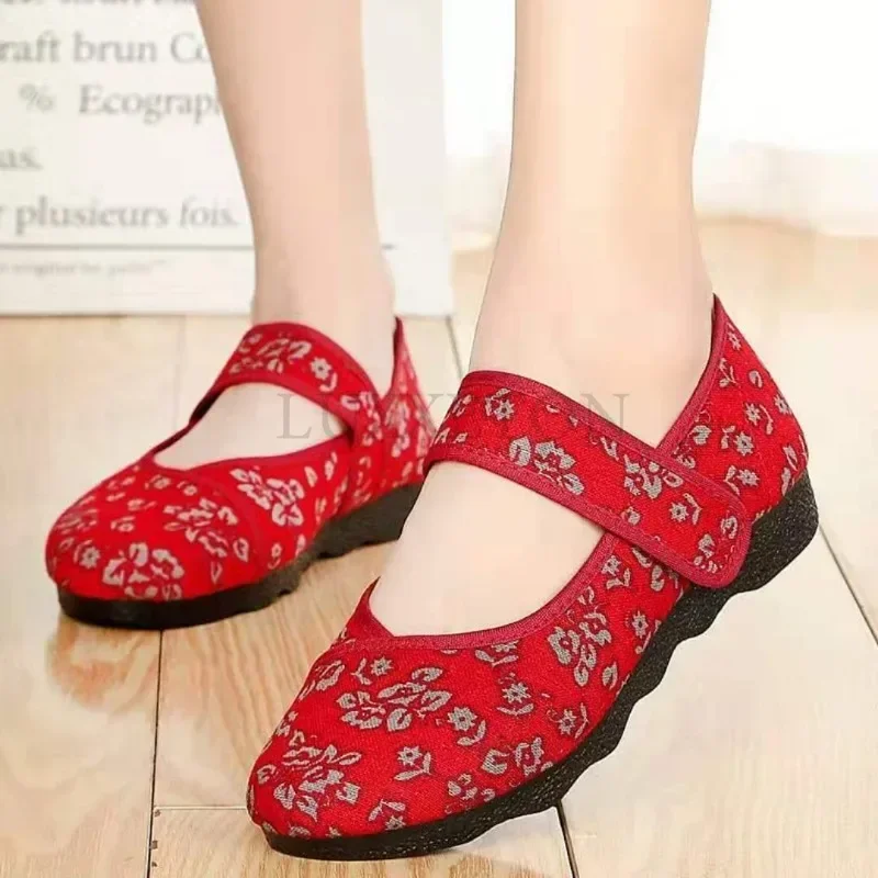 Flower Embroidered Women Shoes New Retro Embroidered Flat Bottom Comfortable Chinese Elements Casual Fabric Women Shoes