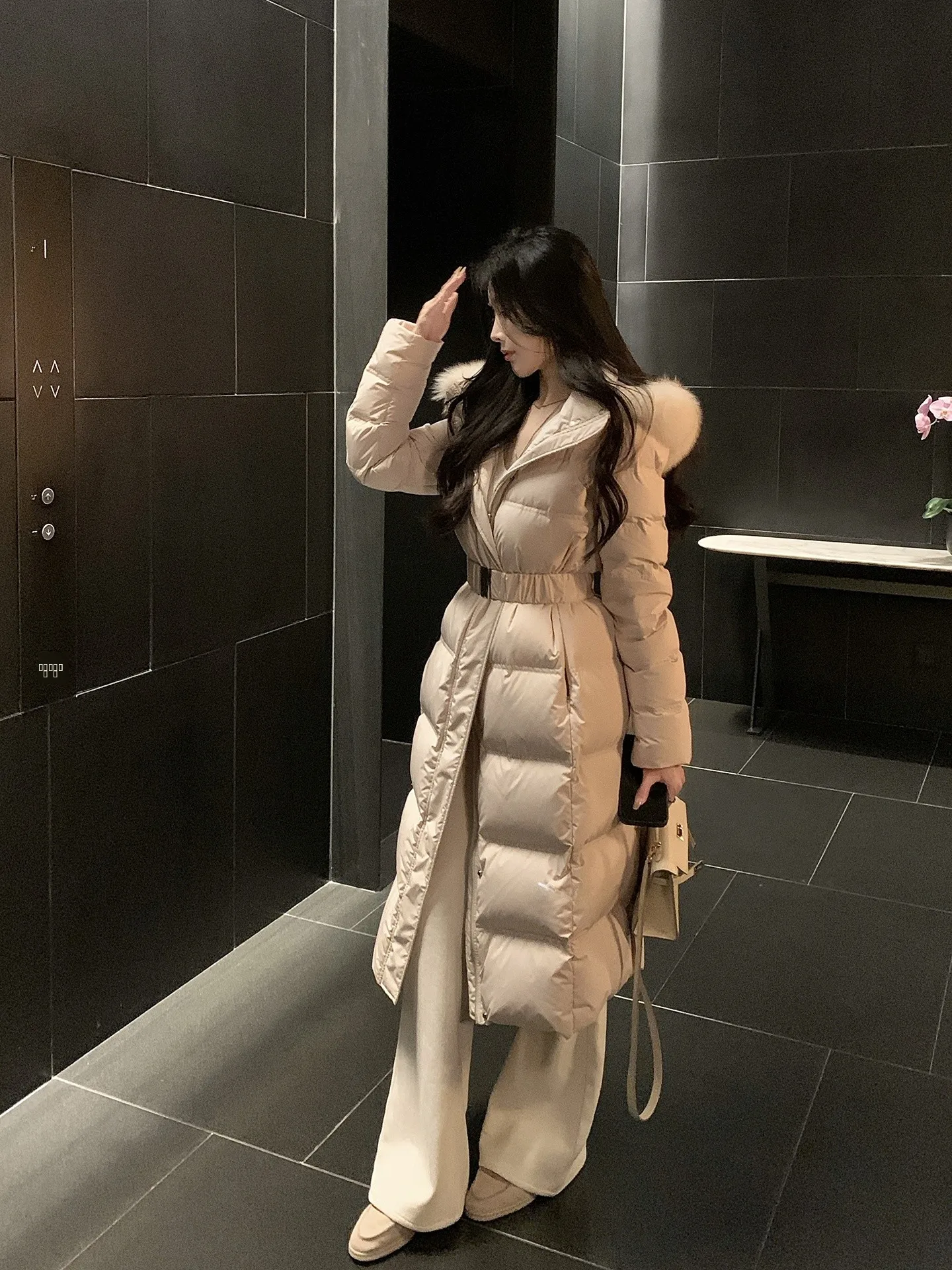 

Пуховик Chenxi He цвета шампань с золотым покрытием, с капюшоном из меха, удлиненный, с эффектом утяжки талии, длиной до колена, повседневный, свободного кроя