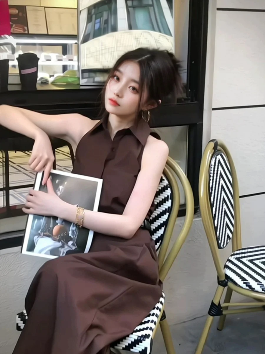 

Модный женский комплект из двух предметов: брюки с широкими штанинами и топ-жилет. Летний элегантный повседневный стиль, удобный, из качественной ткани.