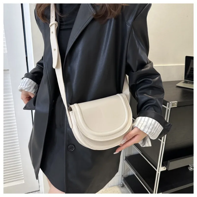 High End Handbag Women\'s Crossbody Bag Winter New Saddle Luxury Brand Shoulder Bag Belt Wholesale Niche Design Crossbody Bag