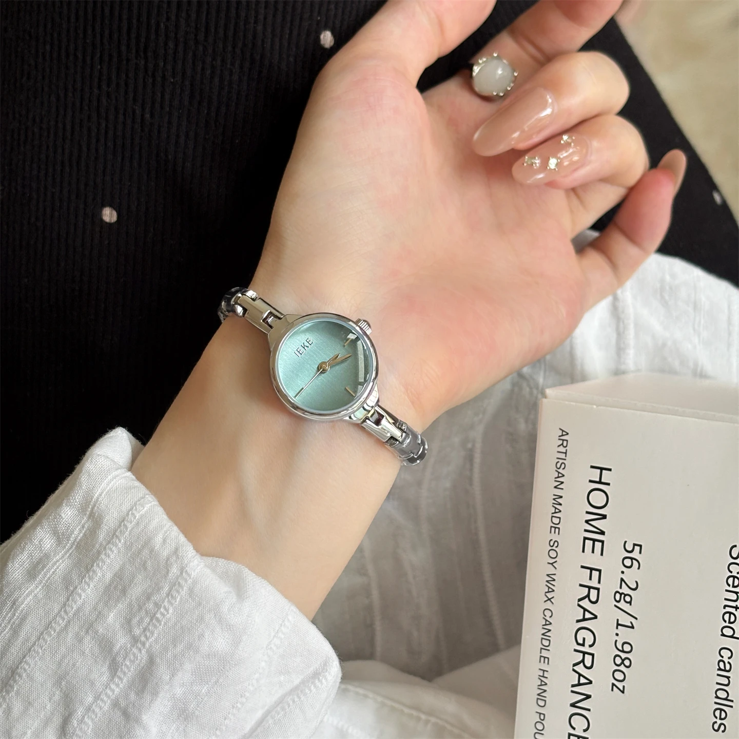 

Summer small fresh ins fashion minimalist style exquisite round watch women's niche versatile high value women's watch