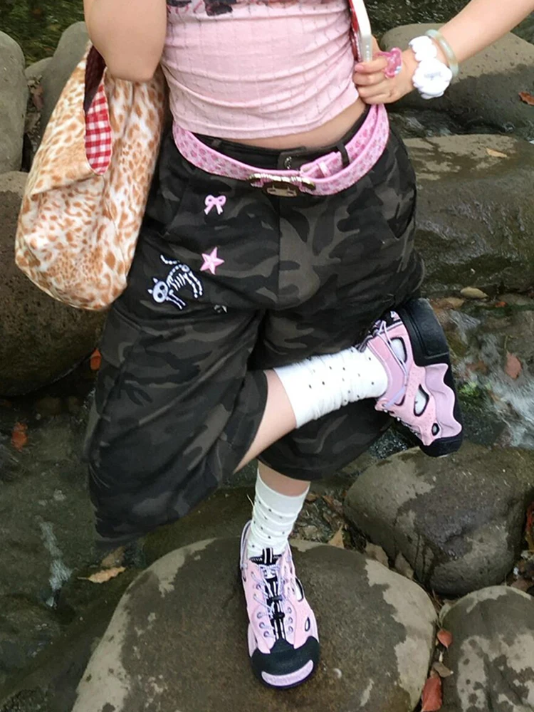 PBAP 수 놓은 여성 위장 데님 반바지 로우 허리 스플 라이스 멀티 포켓 스트레이트 와이드 카고 청바지 Jorts Y2k 빈티지 의류