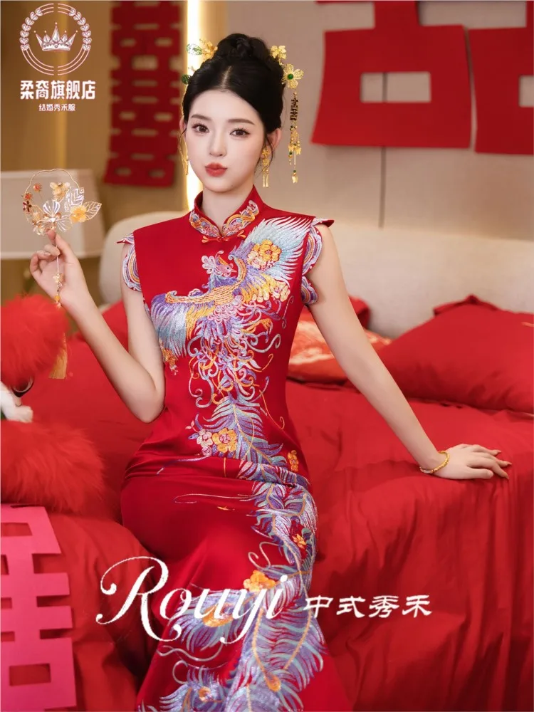 

New Chinese-style cheongsam heavy industry dress bride's wedding toasting and gown