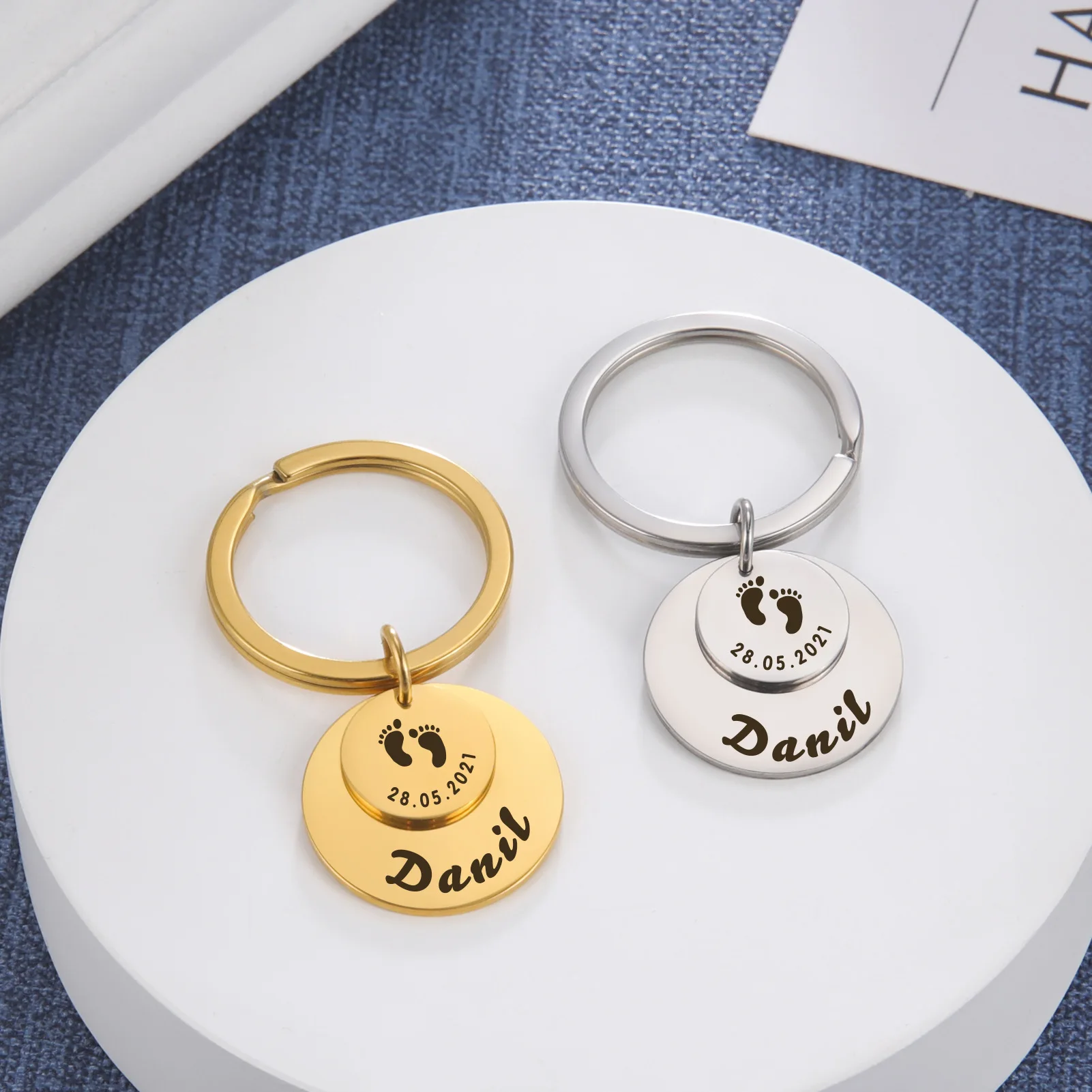 

Custom stainless steel keychain solid round name pendant large solid round date pendant style key Key pendant