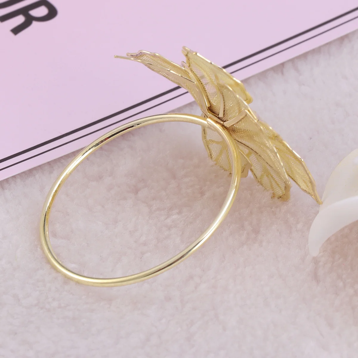 Decorative Golden Floral Napkin Ring Hollow Out Wedding Party Dinner Table Napkin Holders Serviette Holder Serviette Buckle