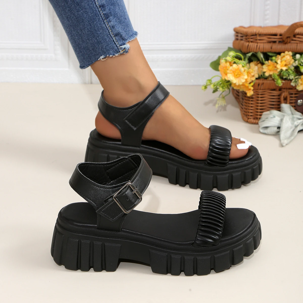 Women\'s Sandal High Quality New Summer Outdoors Thick Heel Buckle Solid Color Non-slip Casual Comfortable Sandals for Woman