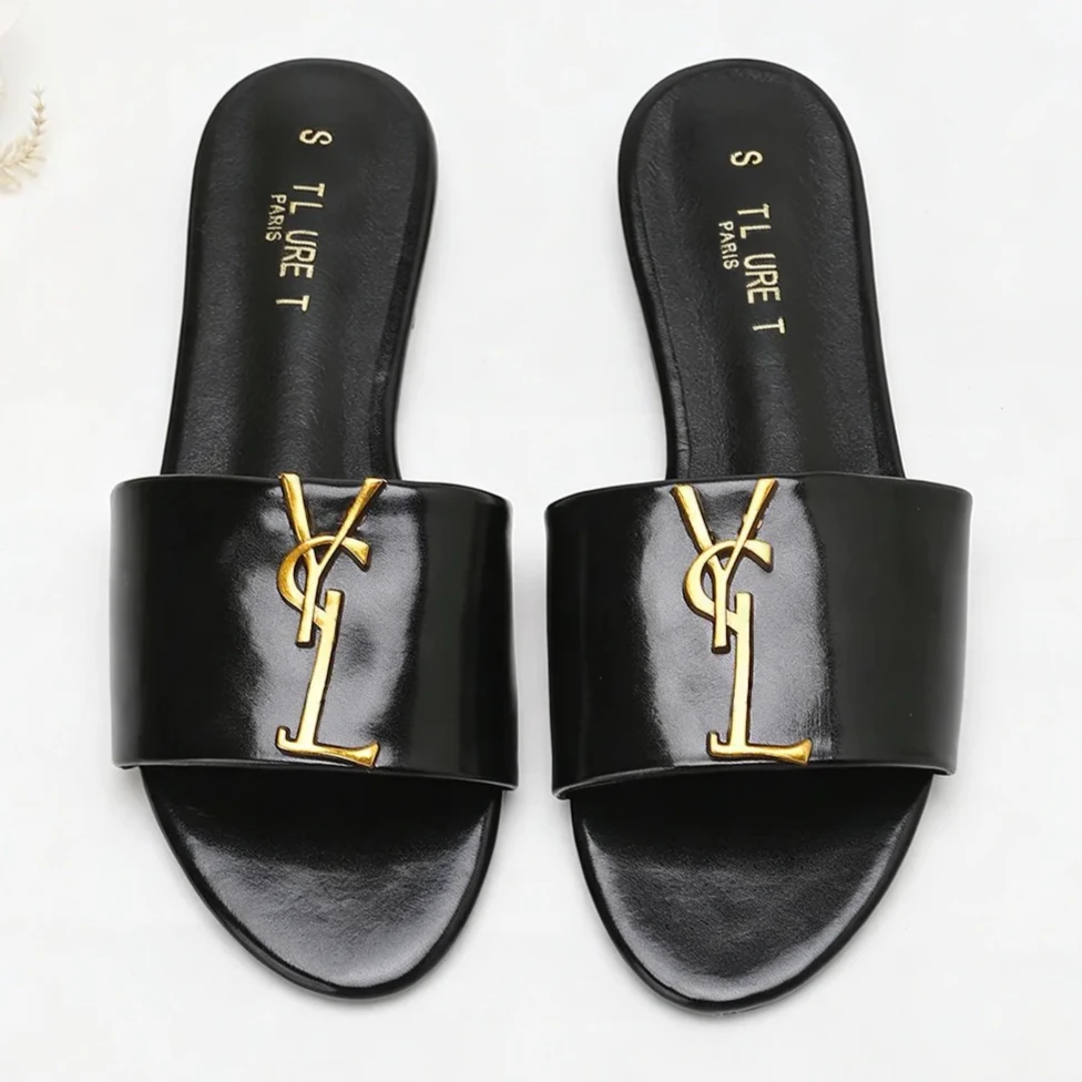 

New Women's Shoes At The 2026 Paris Fashion Week, European-style Fashion Slippers, Specially Designed Ultra-soft Indoor and Outdoor Slippers for Women, Luxurious and Versatile Girl-style Slippers.