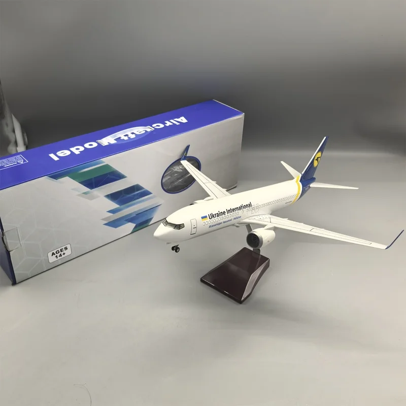 1:85 Scale 47CM Diecast Model Airlines Airways Ukraine international B737 Resin Airplane With Light Toy Collection Display