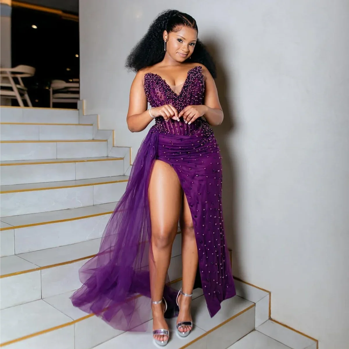 Di lusso Aso Ebi Viola Sirena 3D Perla Vestito Da Sera Del Partito delle Donne 2026 Sexy Con Scollo A V Split Occasioni Formali Vestito Da Ballo Personalizzato