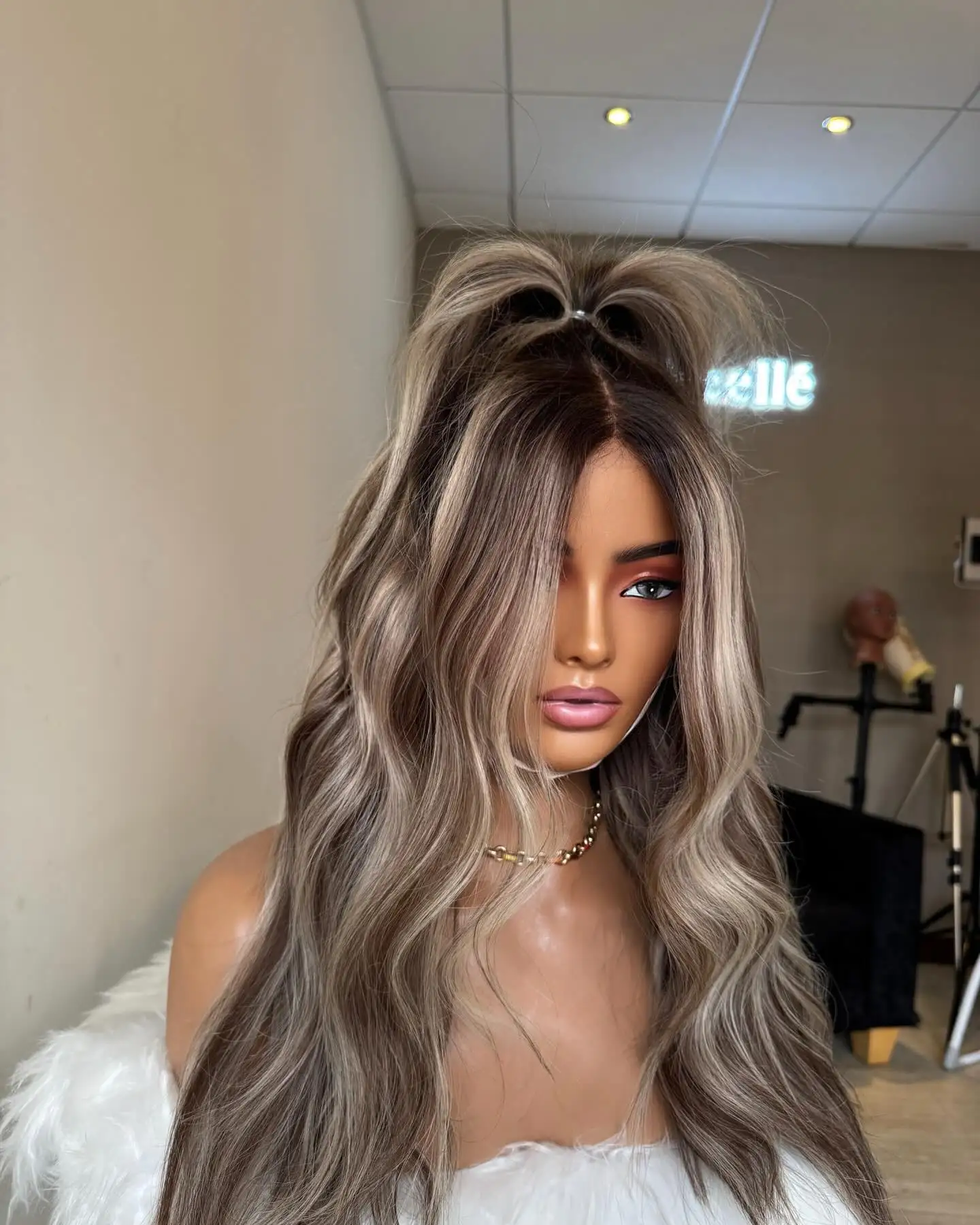 Balayage الرماد البلاتين شعر مستعار أشقر يسلط الضوء على مظهر واقعي شعري الدانتيل شعر مستعار أمامي مع جذور داكنة جزء مجاني شعر مستعار الدانتيل الاصطناعية