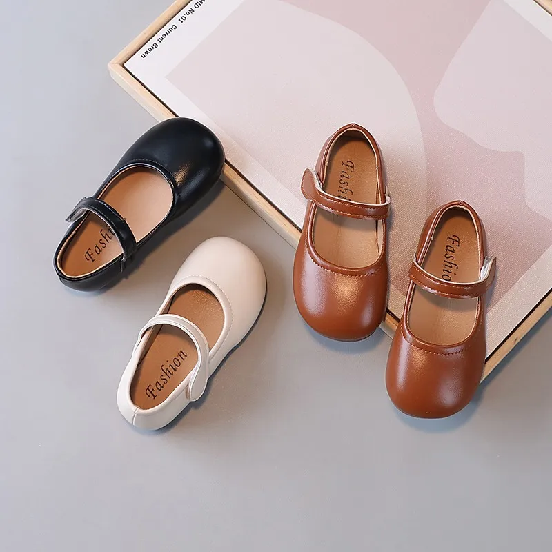 Petites chaussures en cuir pour enfants, version coréenne de la mode rétro, chaussures simples à semelle souple pour filles, printemps et automne 2024, nouveau