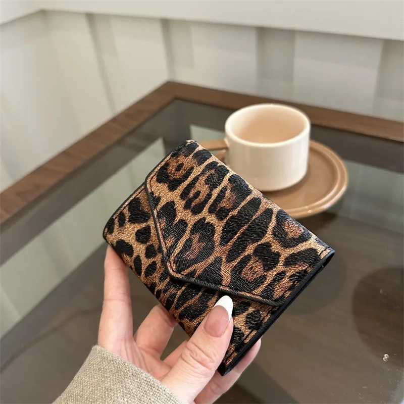 1 Piece Leopard Print Synthetic Leather Clutch Bag – Square Card Holder with Magnetic Closure, Stylish Gift for Women, Suitable for Female Friends, Besties, Birthdays, Holidays, Cute Little Bag, Travel Accessory, Fashion Item, Exquisite Craftsmanship, Trendy Style