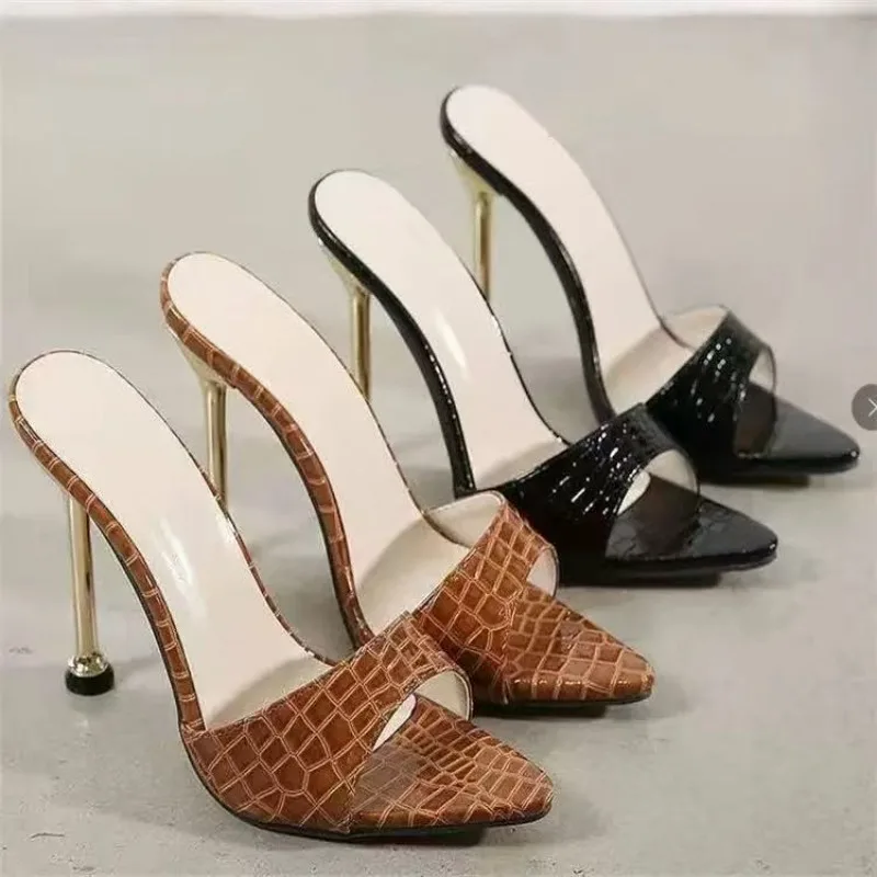 Glamouröse 2026 Textur High Heel Sandalen – Schicke Slip-On Stilettos mit spitzer Peep-Toe für modische Partys und Bankette