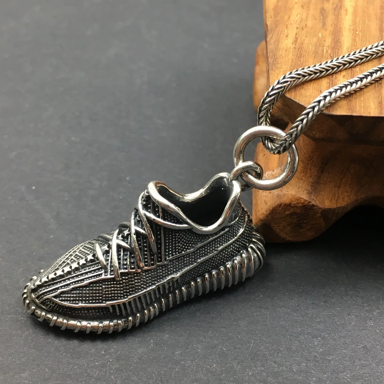 S925 sterling silver ornament male and female personality creative sneakers pendant retro hipster fashion shoes pendant