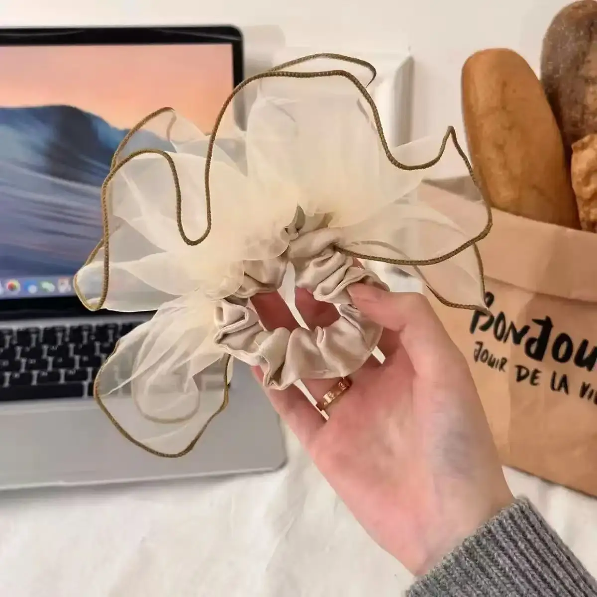 1pc オーガンザファッションスカート形状大腸ヘアネクタイ新メッシュプリーツヘッドフラワーヘアロープネクタイヘッドバンド髪飾り