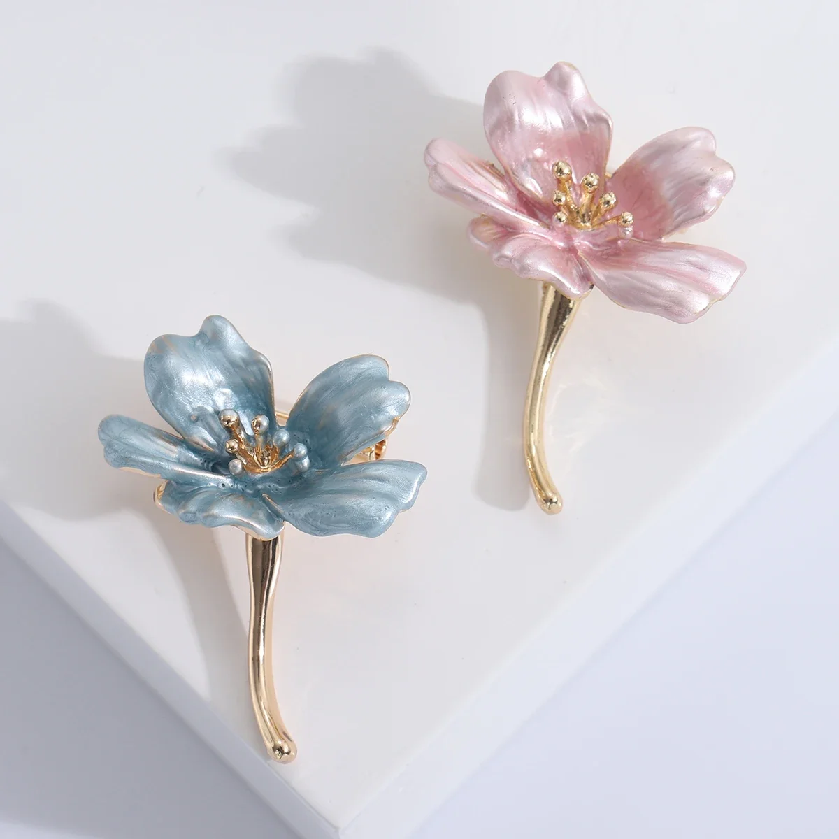 Trendy Enamel Flower Brooches for Women Plant Pins Banquet Party Backpack Gifts Jewelry Accessories