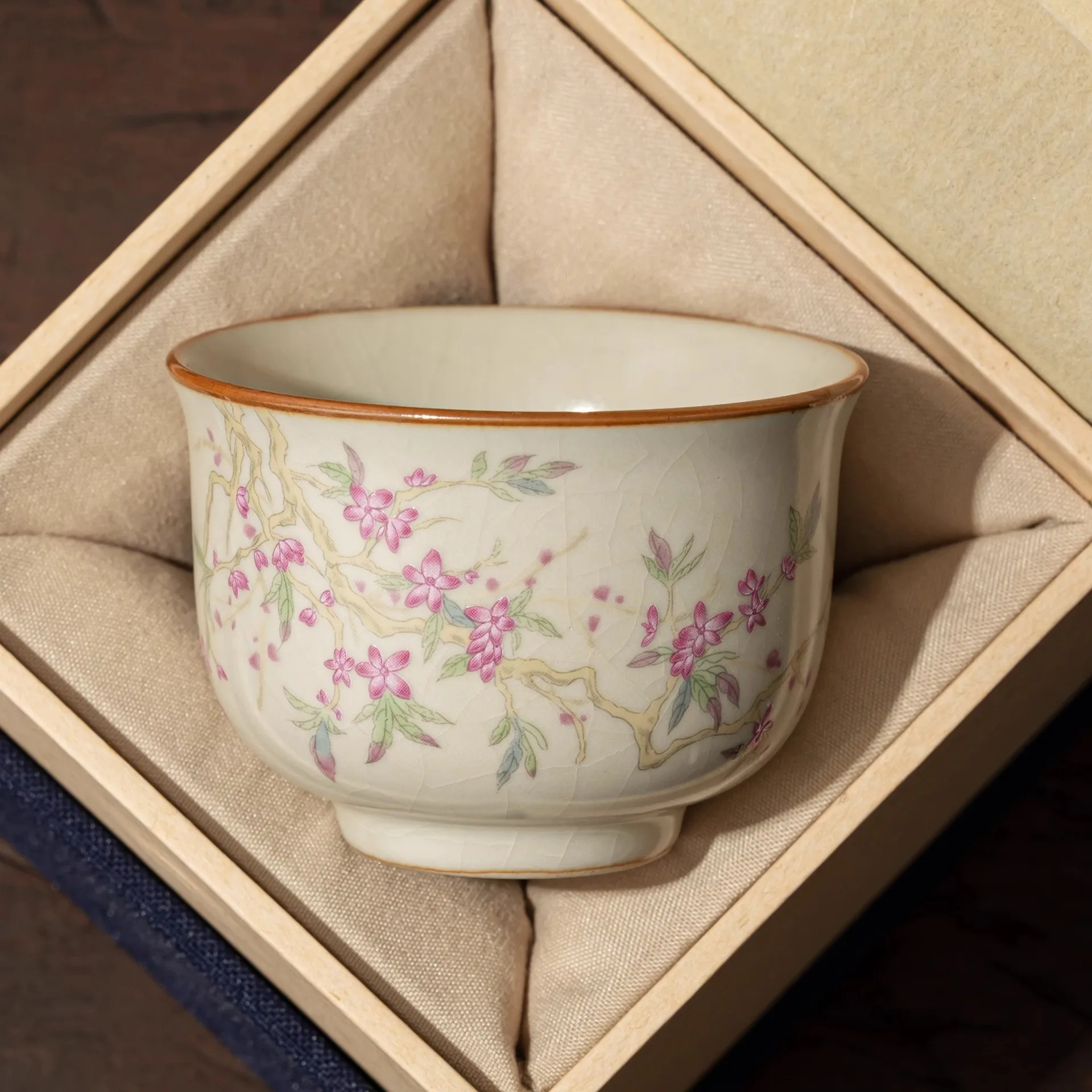 

Peach blossom tea cups and ceramic tea cups with hand-painted pieces can be cultivated as high-end products