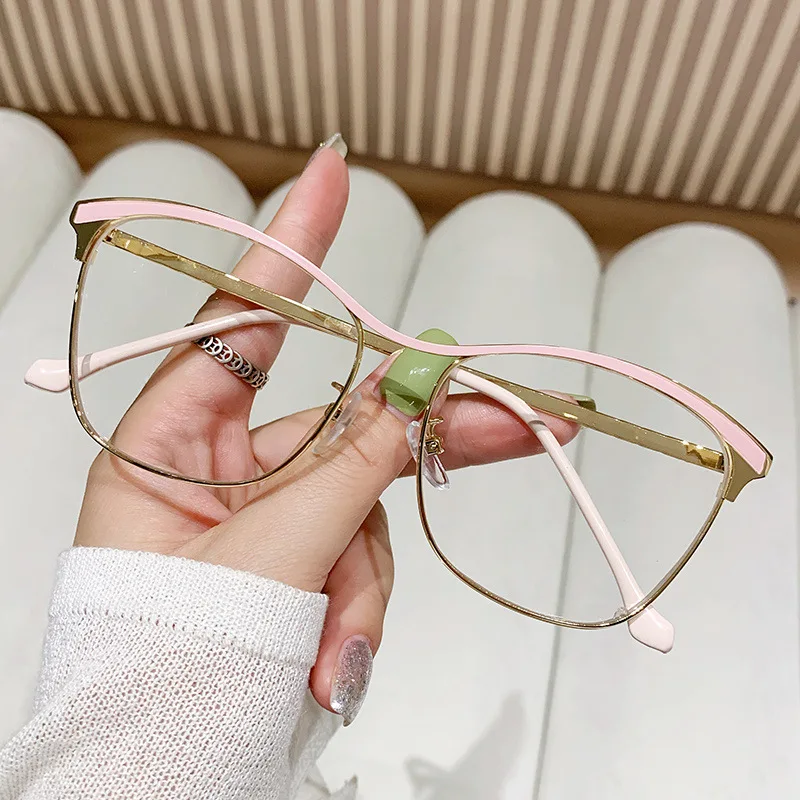 Luxury Cat Eye Plain Eyewear Ladies Anti Blue Light Optical Eyeglasses Eye Protection Optical Spectacle Eyeglasses Fashion