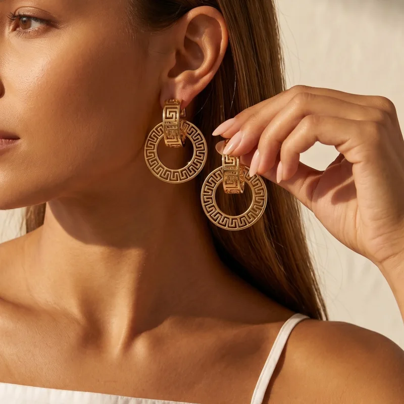 Cross-border new fashion personalized earrings hollow geometric earrings court style light luxury elegant temperament women