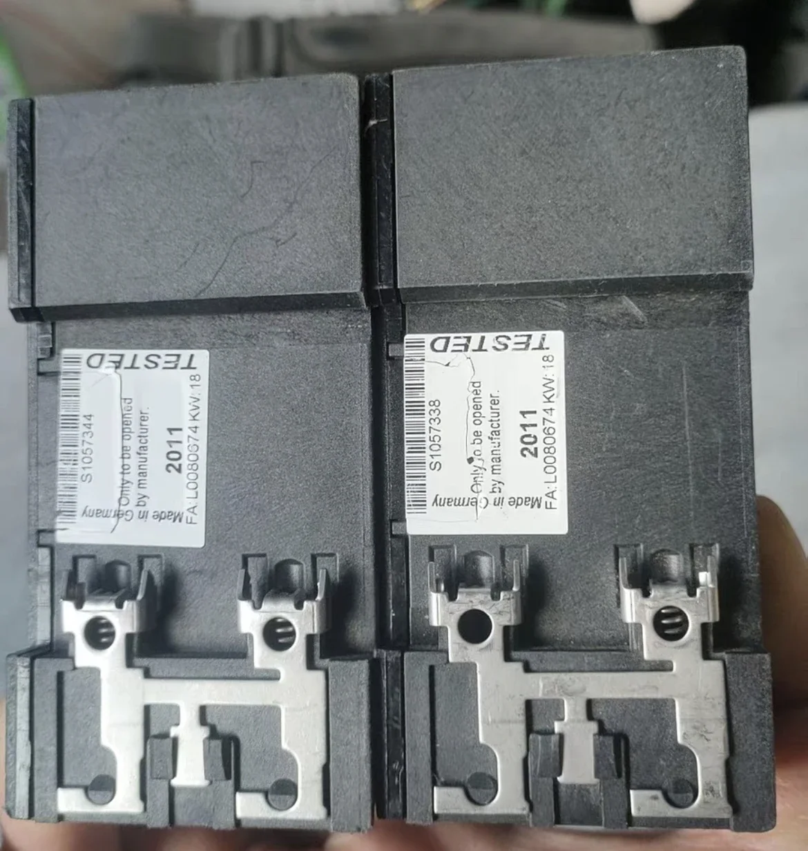 Sicherheitsrelais SRB-301HC/R-24V, normale Funktion, getestet in gutem Zustand