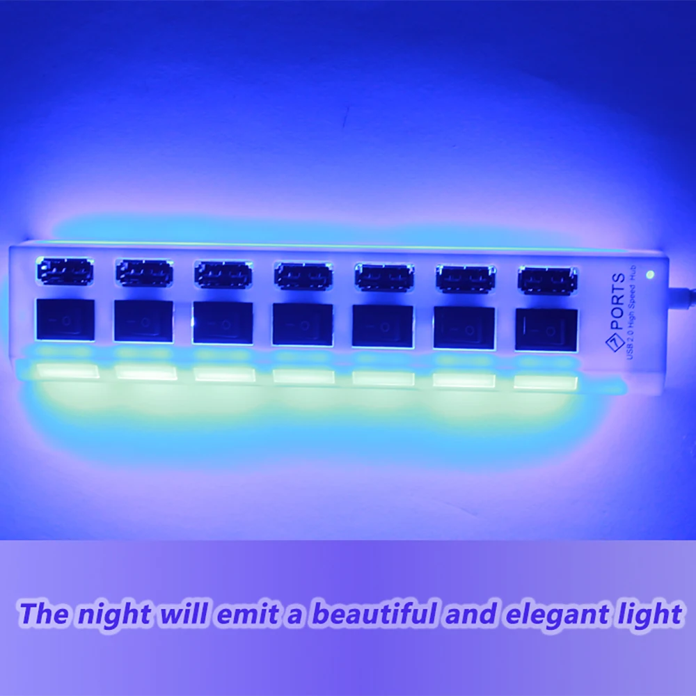 Weißer Kunststoff-USB-2.0-Hub mit sieben Anschlüssen, mit individuellen Schaltern und einem leuchtend-blauen Lichteffekt zur Anzeige von acht Anschlüssen.