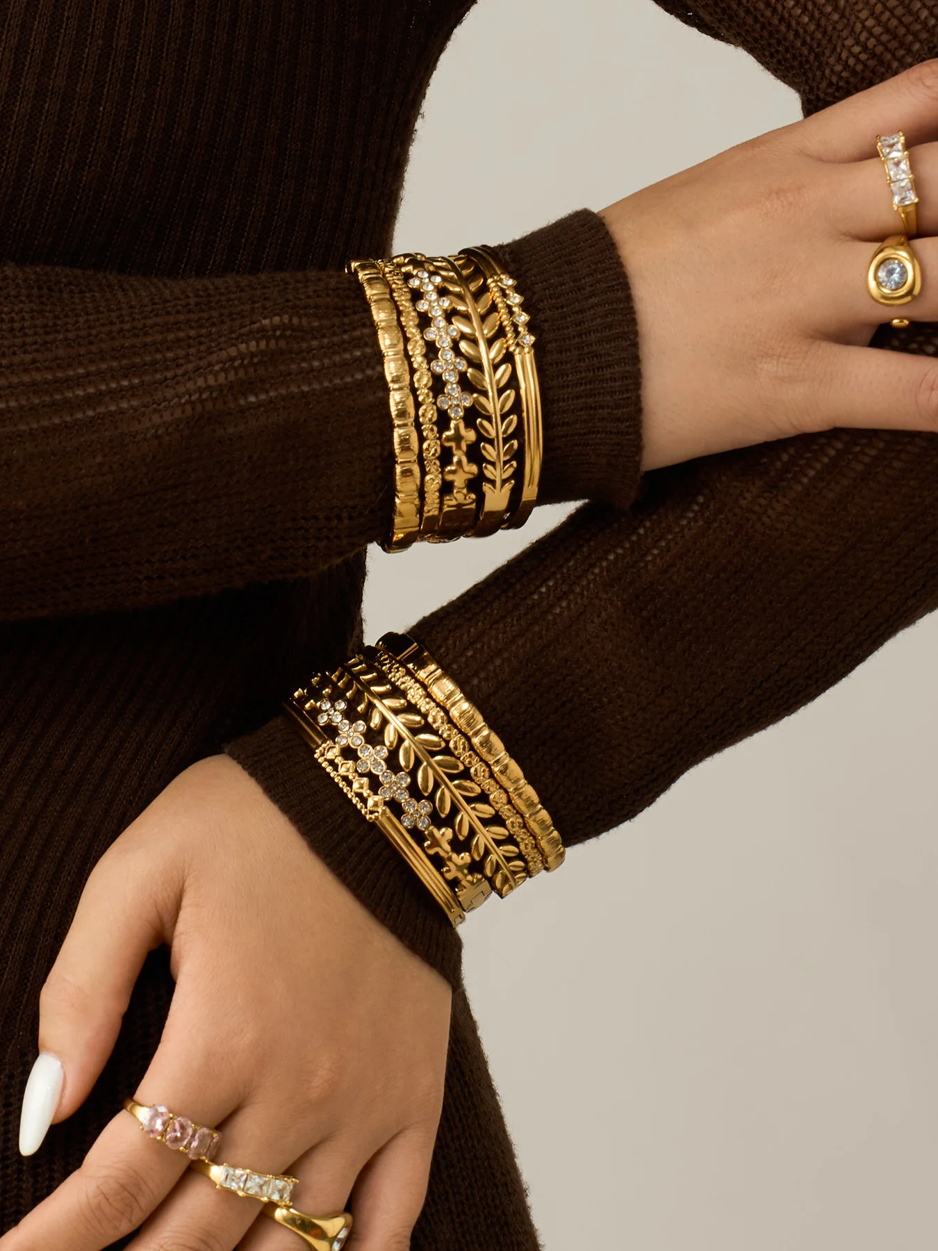 Statement-Blatt-Armreifen, Zirkon-Blumen-Armreifen, 18k vergoldete Edelstahl-Armreifen, strukturierte Armbänder für Damen – Detail 1