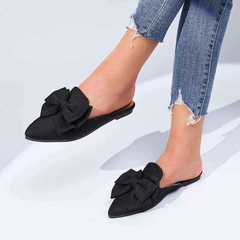 شباشب نسائية عصرية مدببة مع تصميم زخرفة فيونكة ضحلة شبه مقاومة للانزلاق أحذية نسائية فاخرة مسطحة القاع