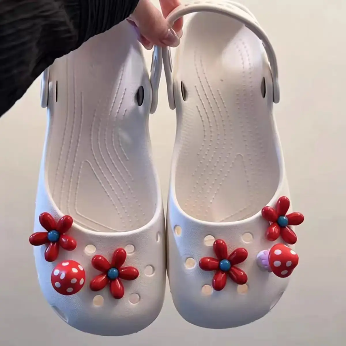 

Super cute mushroom hole shoes female flower literary style solid color outer wear versatile one pedal cool slippers
