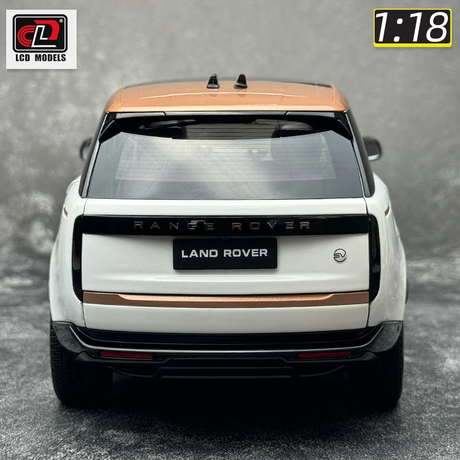 LCD 1/18 scale new 2022 for Range Rover SV SUV Metal static decoration Holiday gift collection for friends