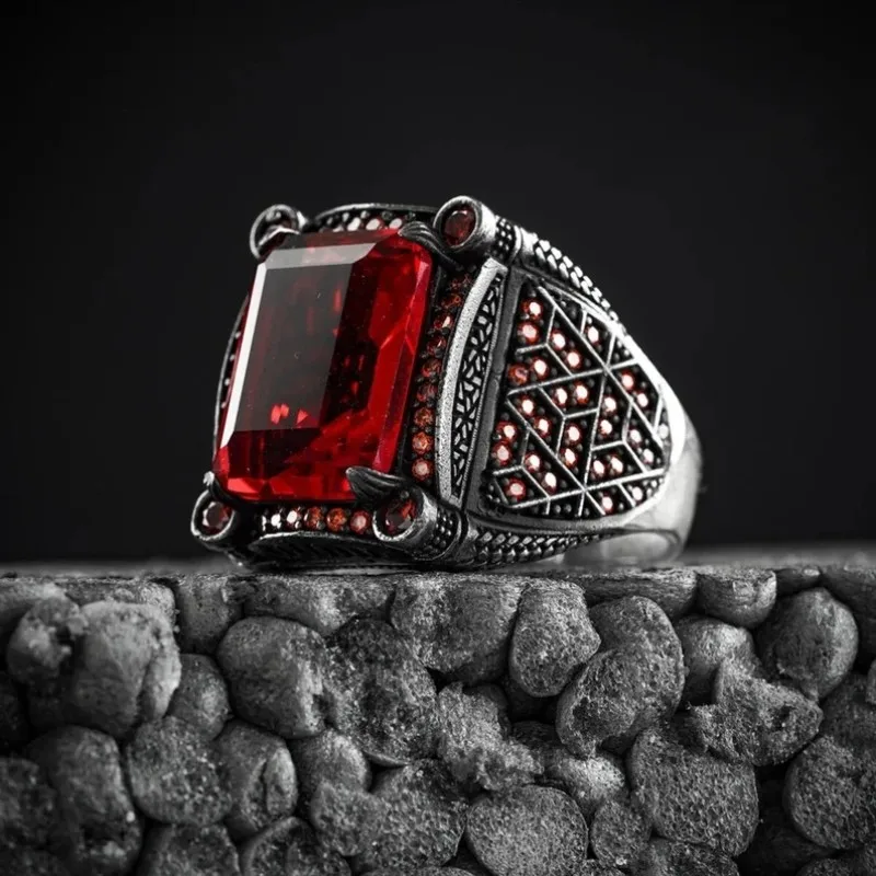 Neuer europäischer und amerikanischer roter Edelstein eingelegter Luxus ring der Männer