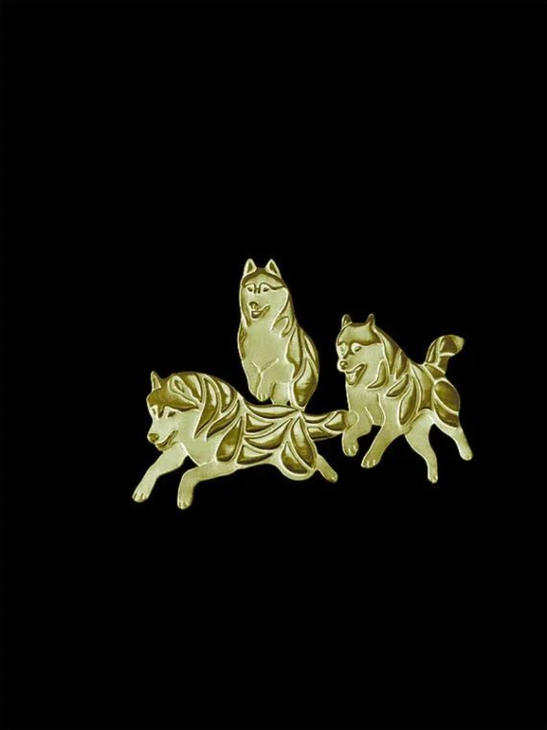 Trendy Siberian Husky In Action Animal Brooches