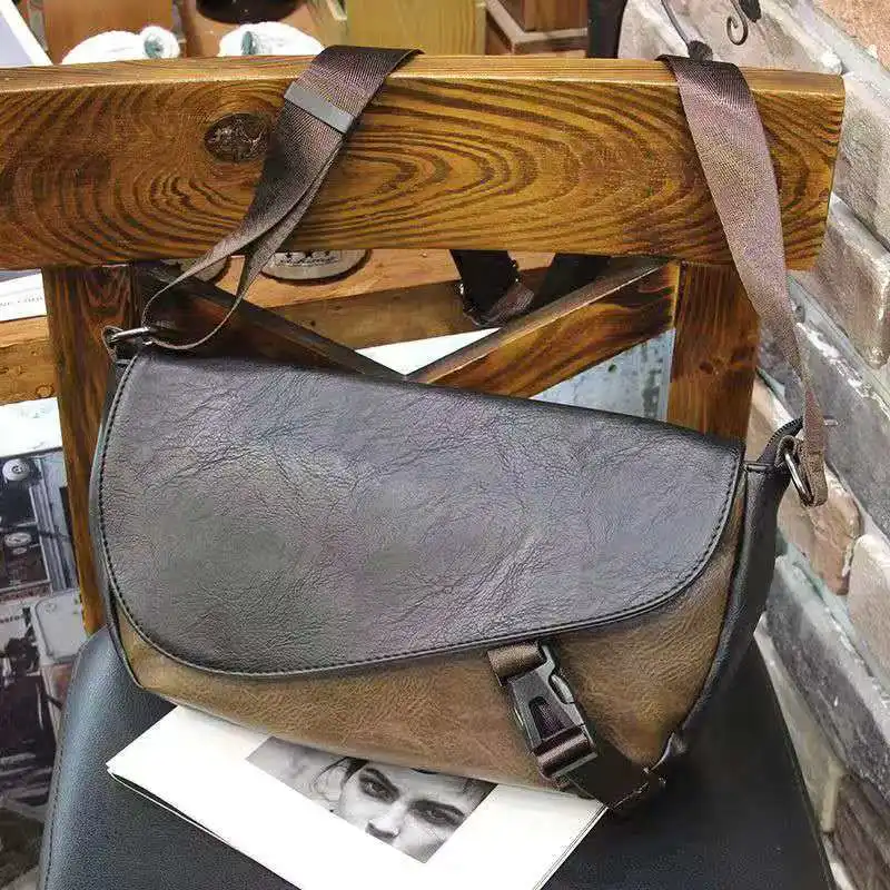 2026 Men's simple horizontal style crossbody bag with retro style for daily commuting and street use a casual and elegant bag