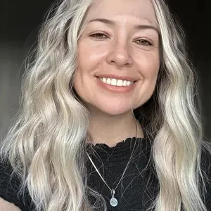 platinum-blonde-curly-natural-lace-front-wig-ash-roots-layered-loose-curls-synthetic-wig-for-women-daily-wear