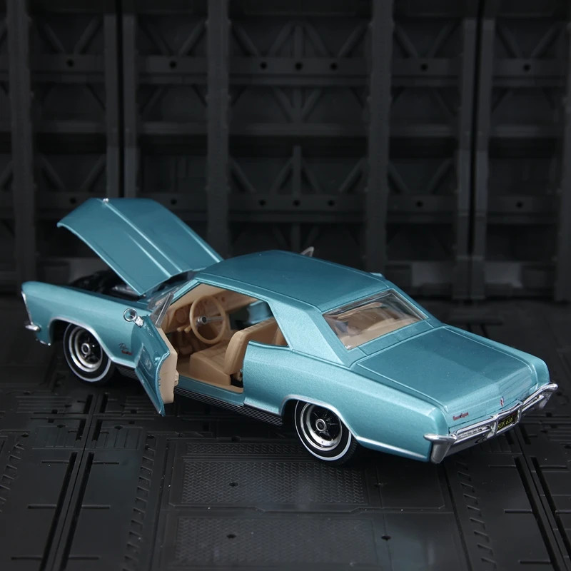 maisto-1-26スケール-ビュイック・リビエラ-グランスポーツ-合金製カーモデル-ドアとボンネットが開閉可能、細部まで精巧に作り込まれています。