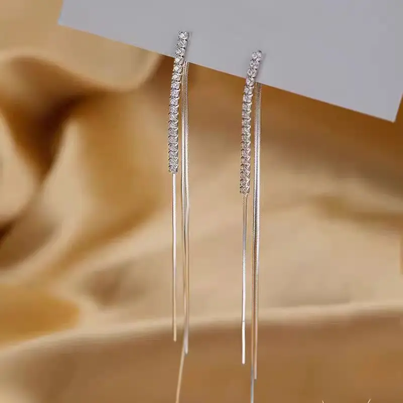 Dainty Cubic Zirconia Cristallo Placcato Oro Farfalla Orecchini con perno per le donne 2024 Tendenza Gioelleria Raffinata E Alla Moda Divertente