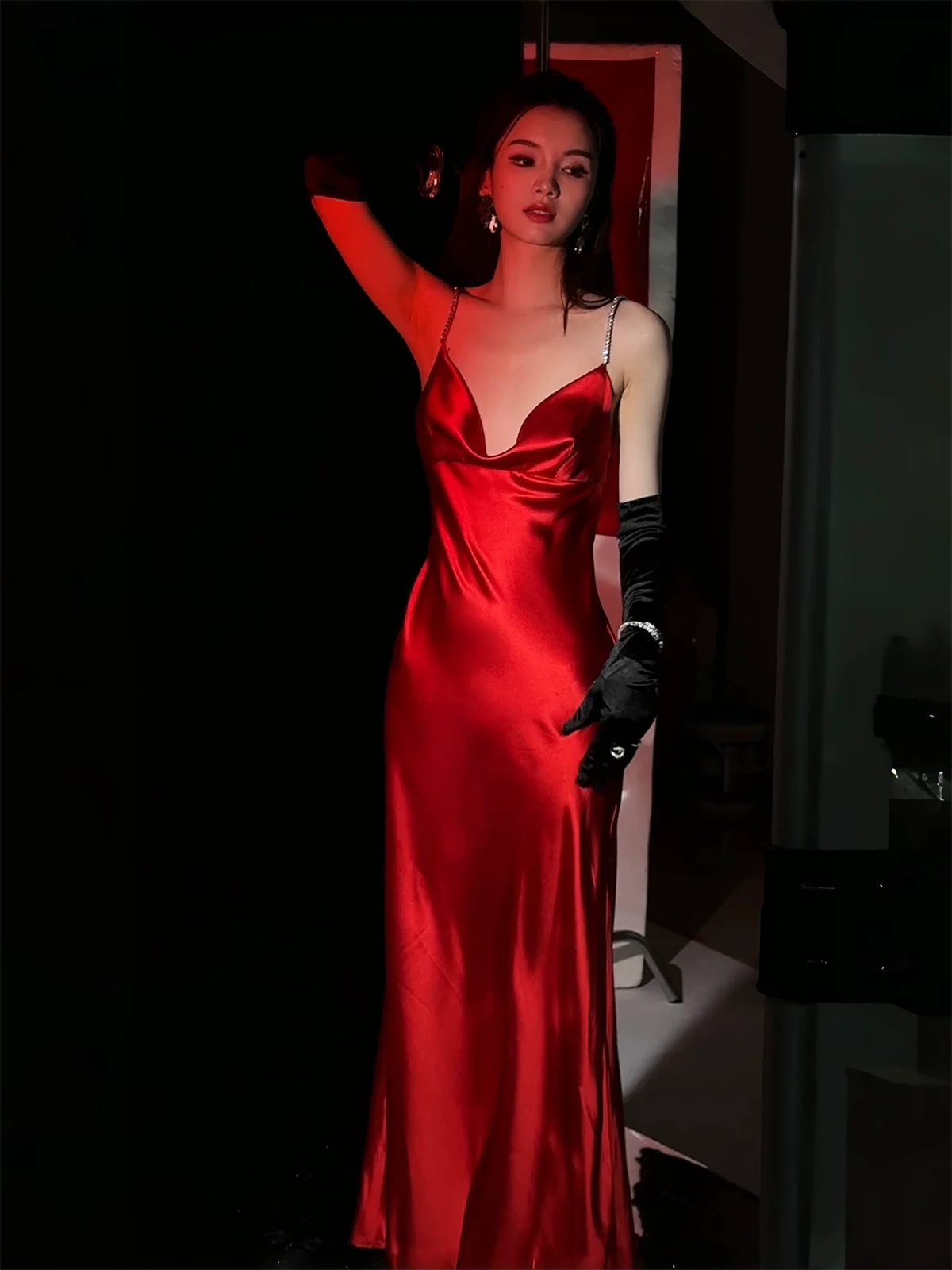 

Original Journeyj Red Satin Evening Dress Sexy Deep V Glass Diamond Decoration High Waist Slim Fit Long Dress for Wedding Party