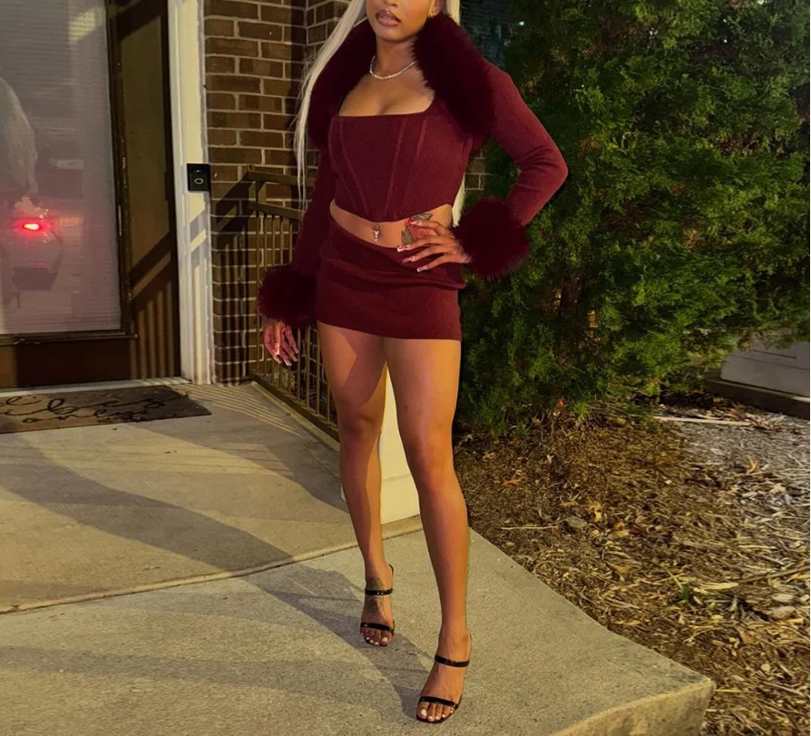 

Autumn and Winter New Women's Fashion Fur Collar Patchwork Long Sleeved Suspender with Sexy Hip Hugging Short Skirt Set