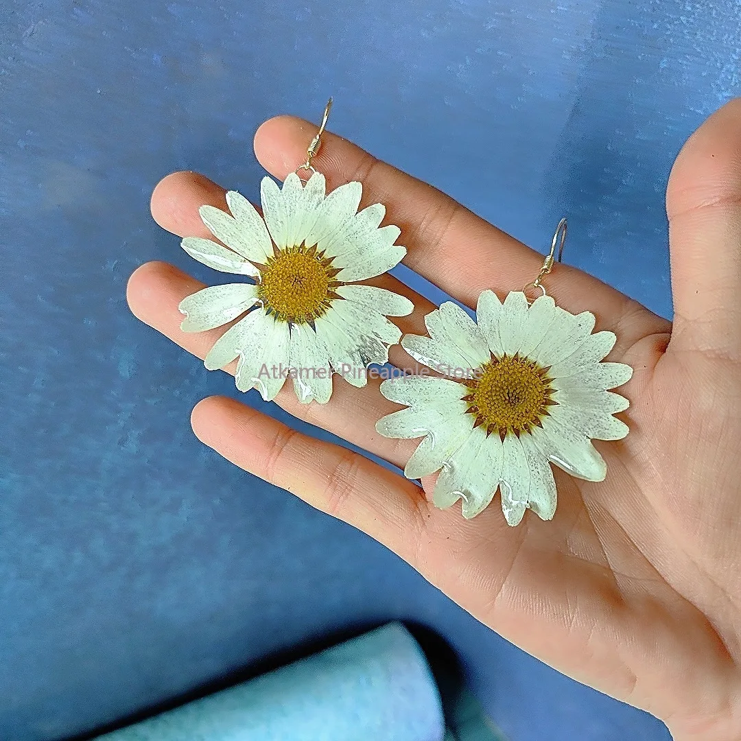 

Natural White Daisy Flower Earrings Handmaking Epoxy Resin Dried Flower Earrings Creative Pressed Flowers Statement Jewelry-INS