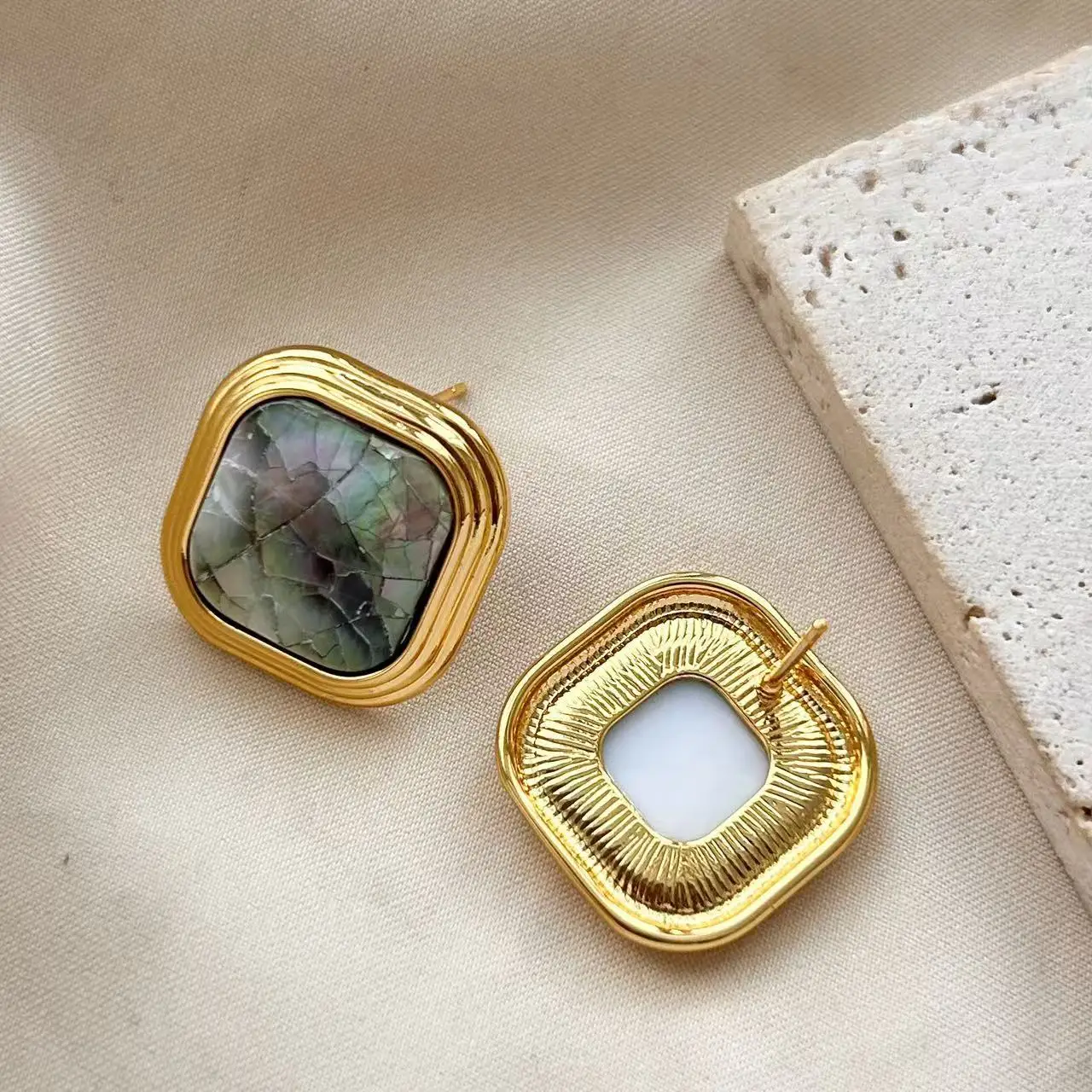 Light luxury and versatile square Fritillary stud earrings, niche design earrings, French retro elegant earrings for women