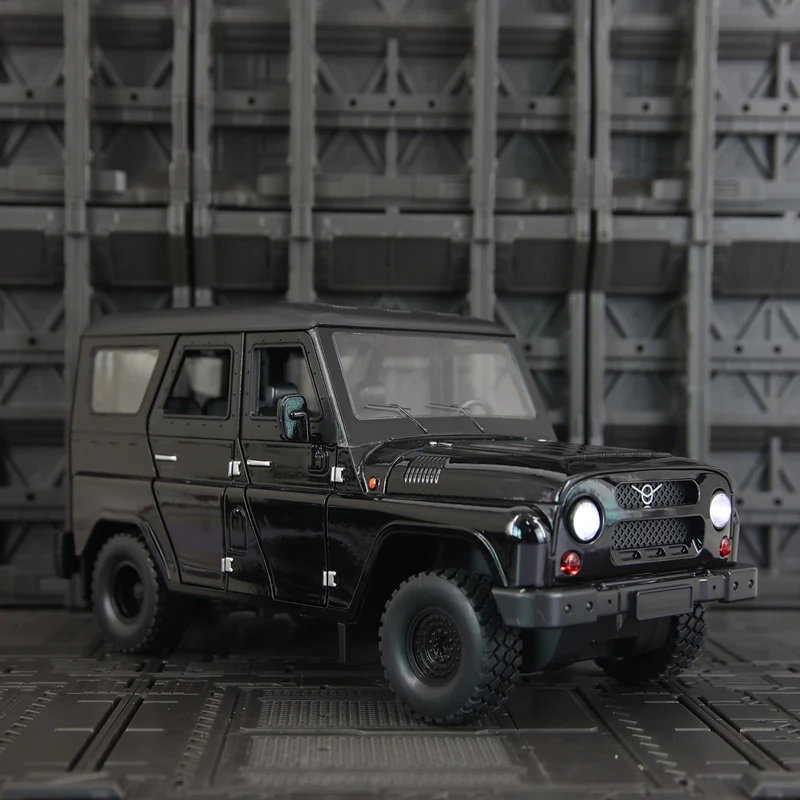 

1:18 Большой внедорожник, модель автомобиля из сплава, орнамент, звуковое и световое рулевое управление, амортизатор, детская игрушка, дверь может открыть